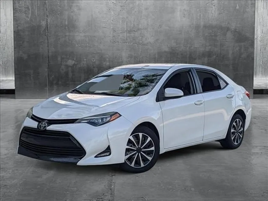 2017 Toyota Corolla LE photo 1