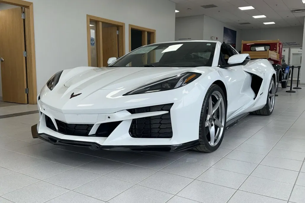 2025 Chevrolet Corvette E-Ray 2LZ Coupe photo 1