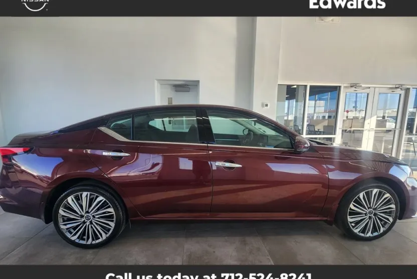 2023 Nissan Altima 2.5 SL photo 1