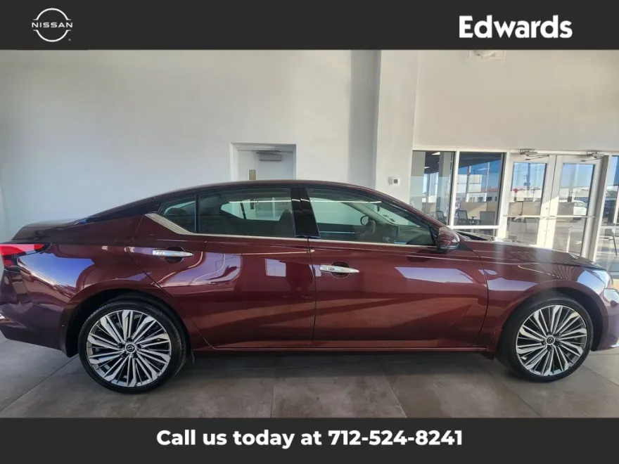 2023 Nissan Altima 2.5 SL photo 1