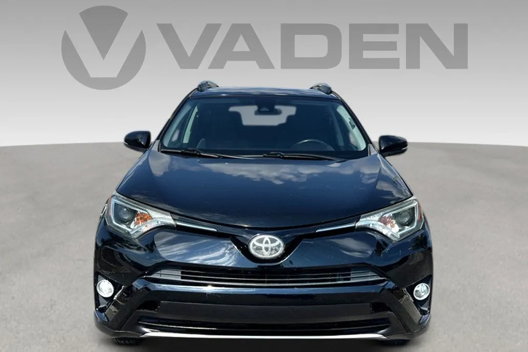 2018 Toyota RAV4 XLE photo 1