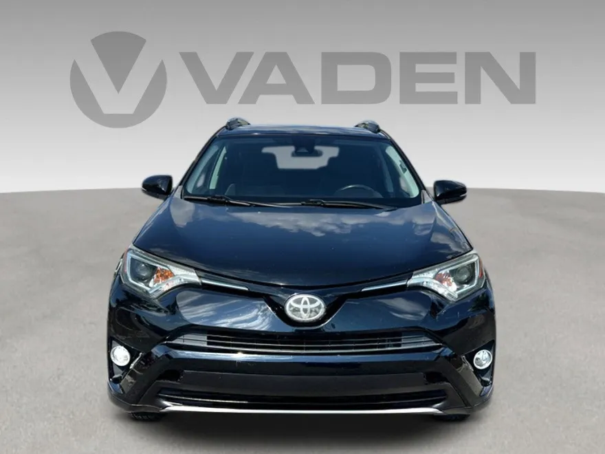 2018 Toyota RAV4 XLE photo 1