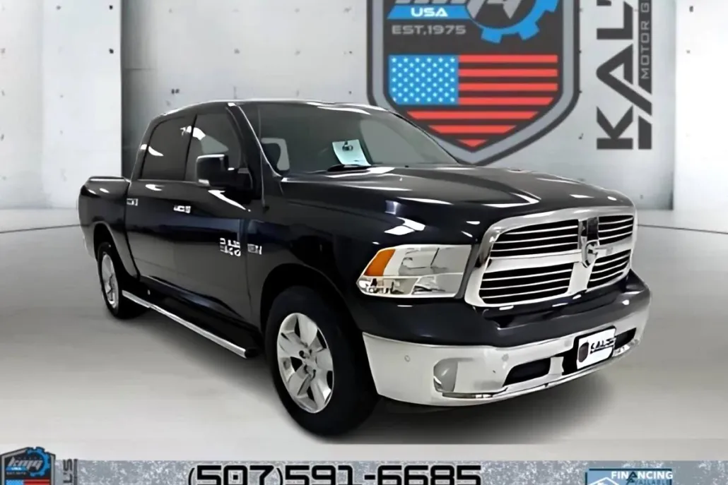 2017 Ram 1500 SLT photo 1