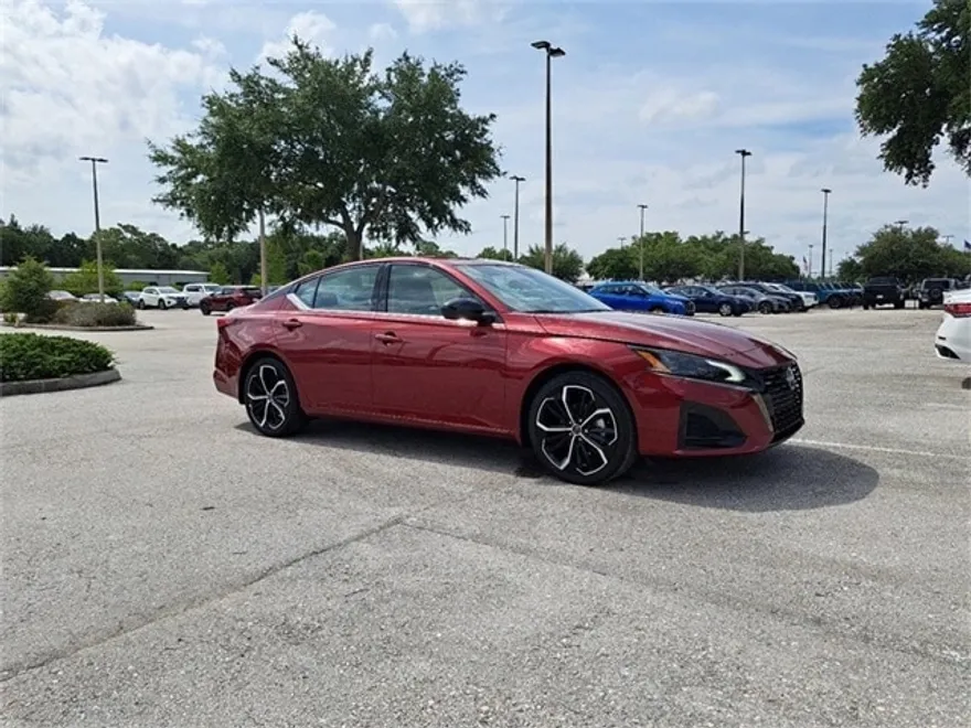 2024 Nissan Altima 2.5 SR photo 1