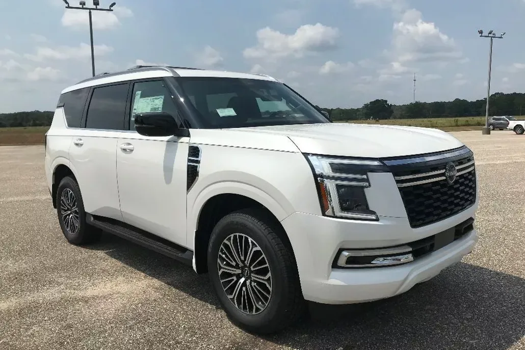 2025 Nissan Armada SL photo 1