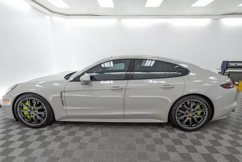 2020 Porsche Panamera Turbo S E-Hybrid photo 1