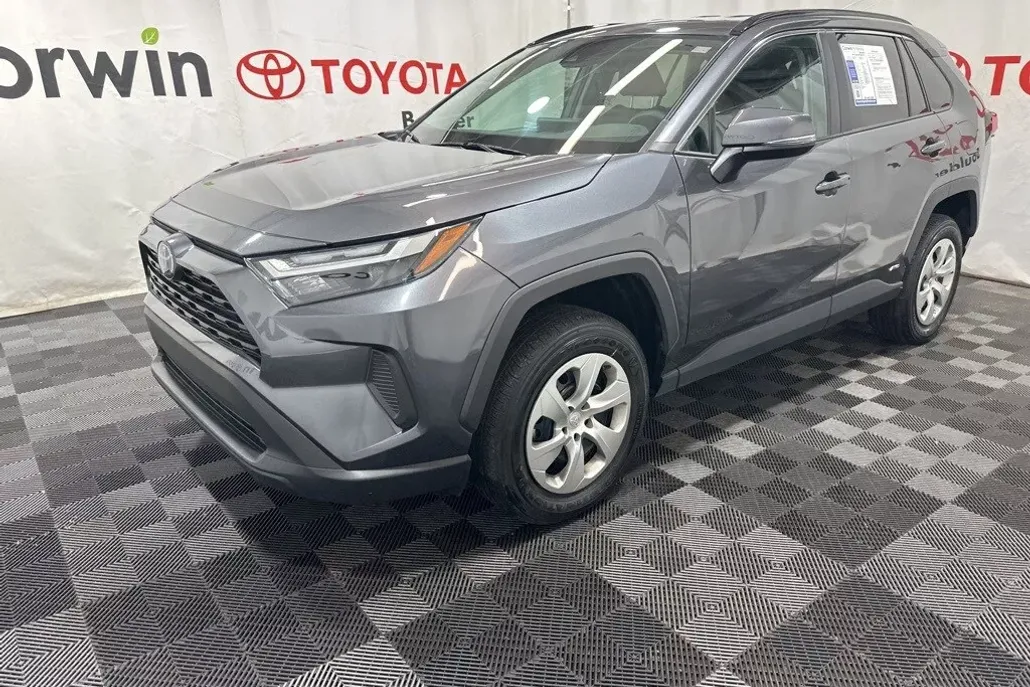2024 Toyota RAV4 Hybrid XLE photo 1