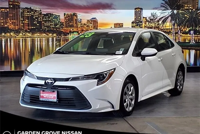 2023 Toyota Corolla LE photo 1