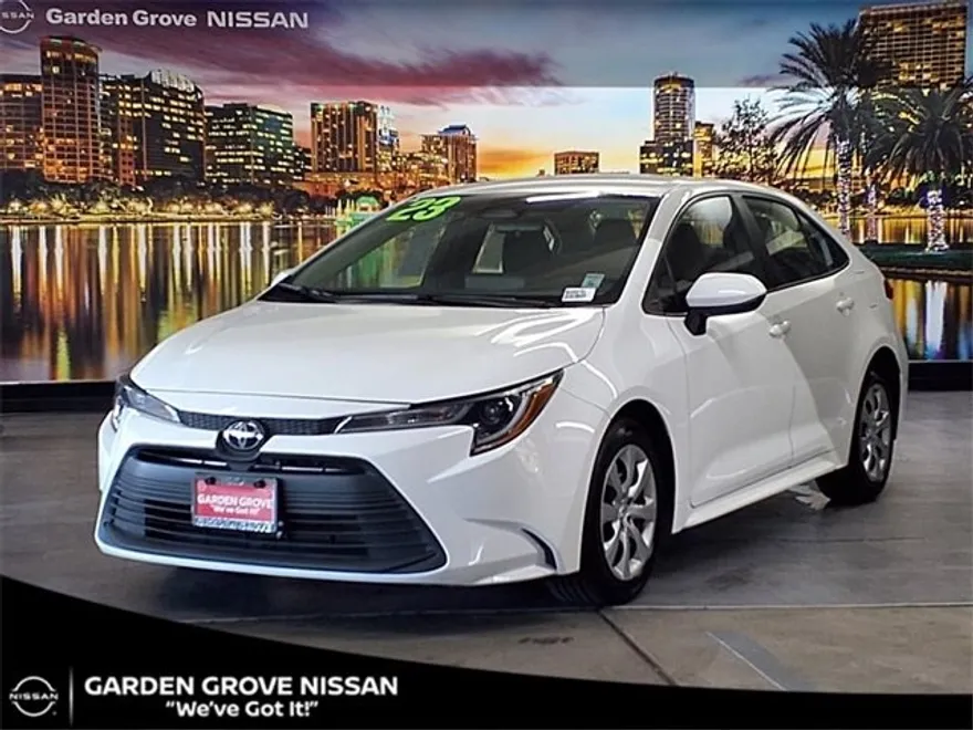 2023 Toyota Corolla LE photo 1