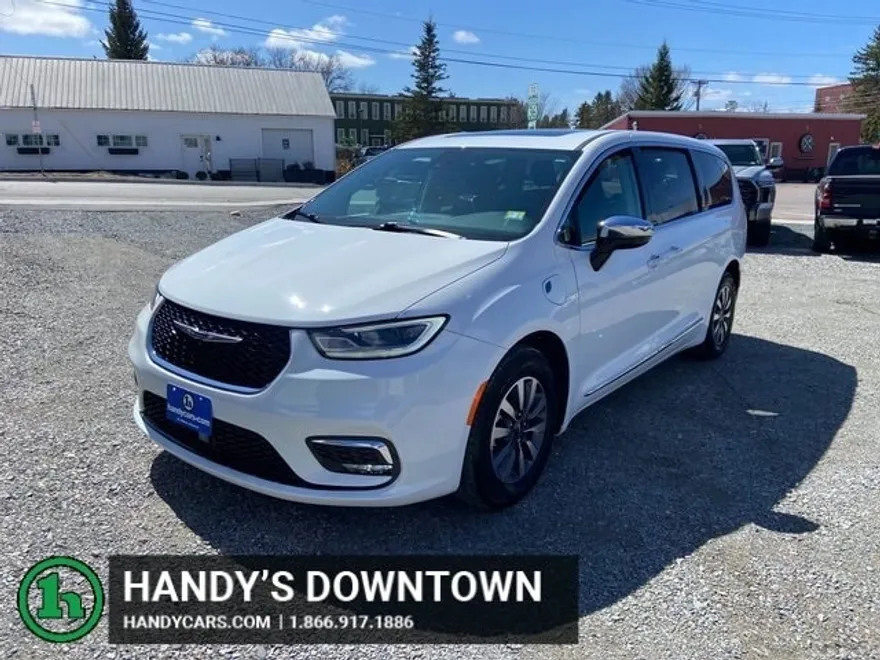 2023 Chrysler Pacifica Hybrid Limited photo 1