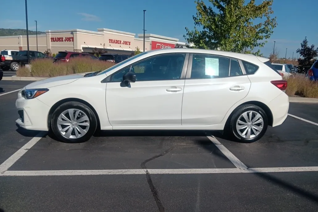 2019 Subaru Impreza 2.0i photo 1