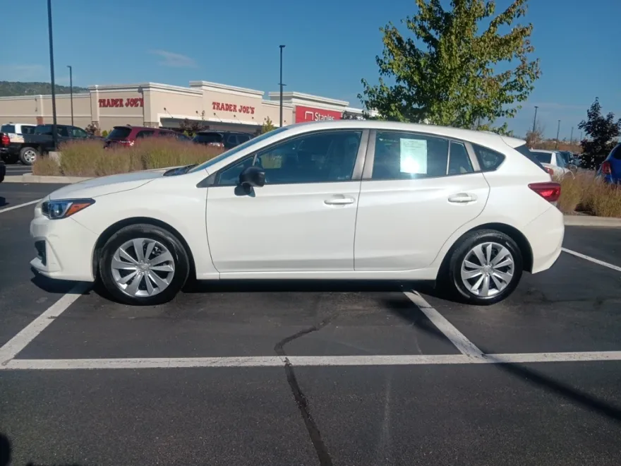 2019 Subaru Impreza 2.0i photo 1