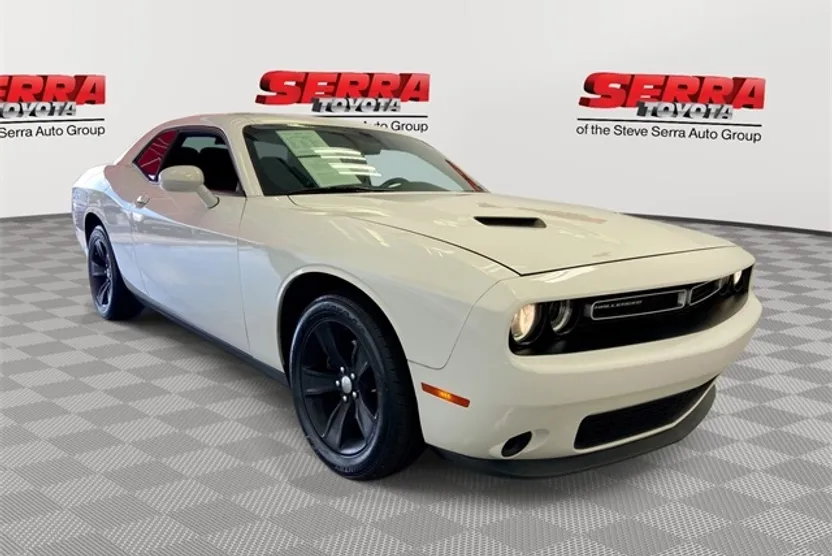 2019 Dodge Challenger SXT photo 1