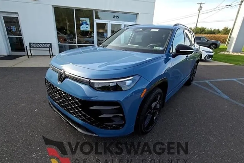 2025 Volkswagen Tiguan SE R-Line Black photo 1