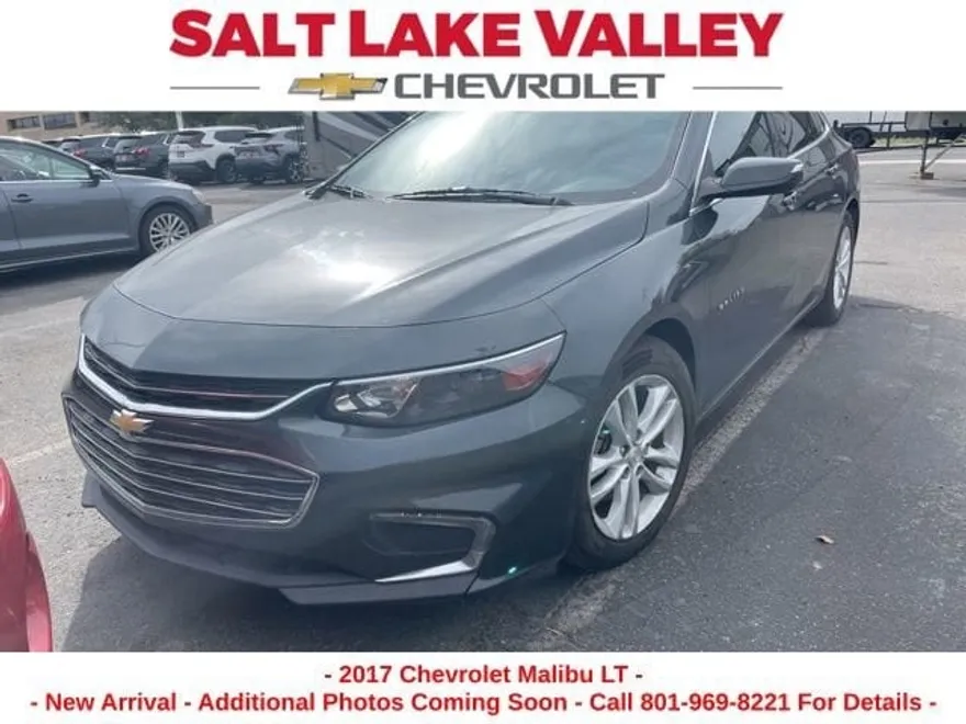 2017 Chevrolet Malibu 1LT photo 1