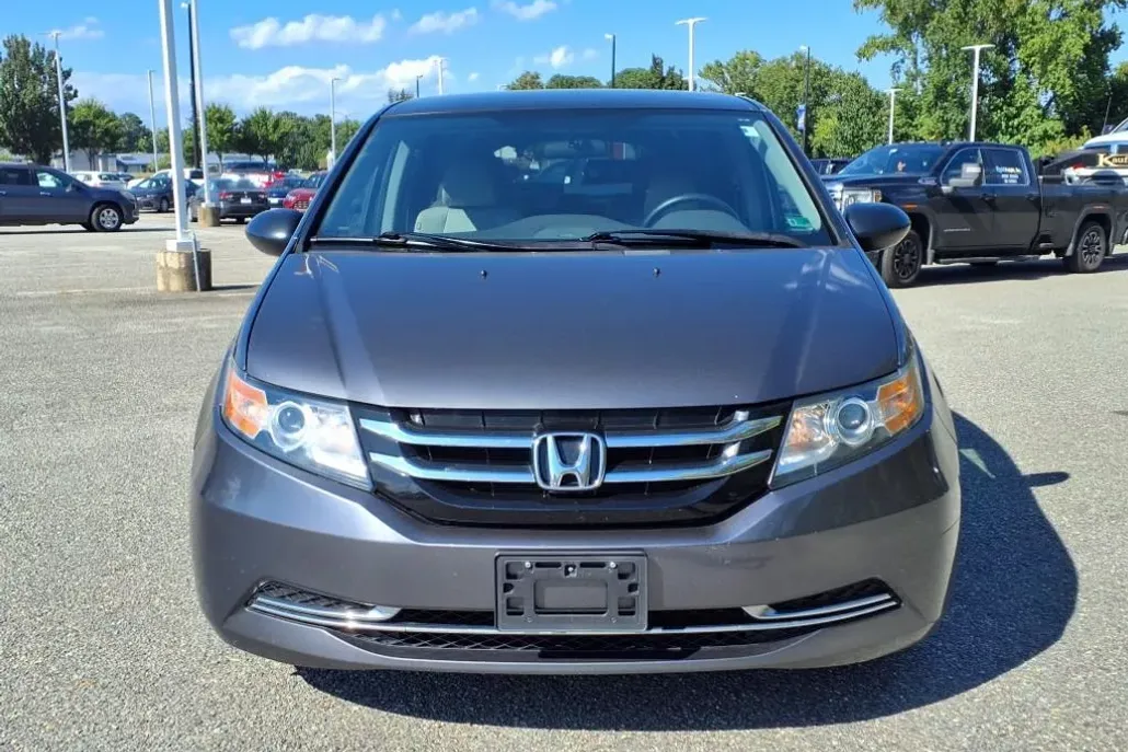 2016 Honda Odyssey LX photo 1