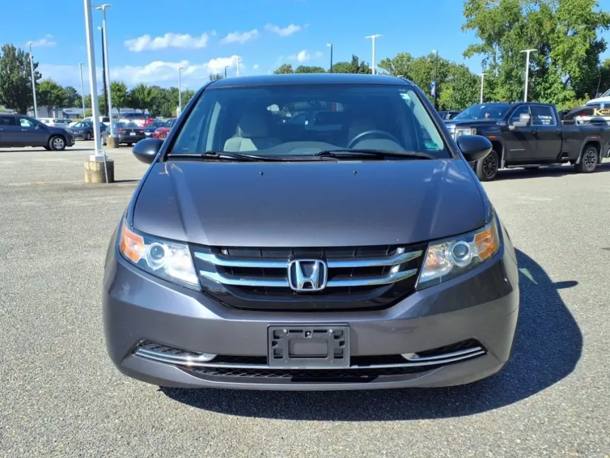 2016 Honda Odyssey LX photo 1
