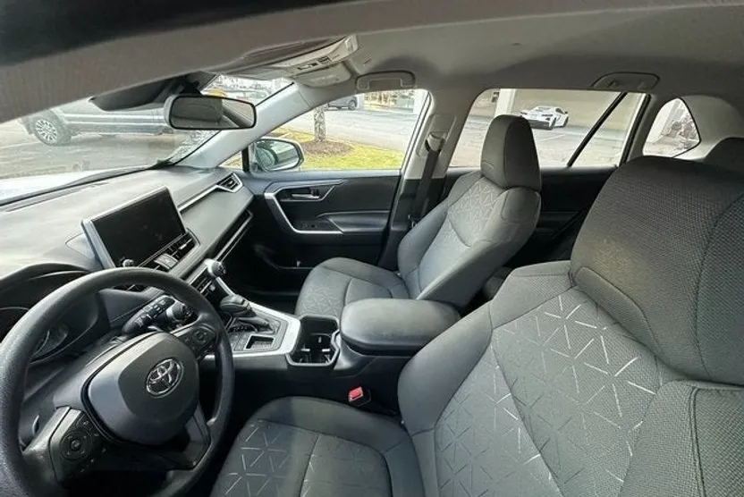 2024 Toyota RAV4 XLE photo 1
