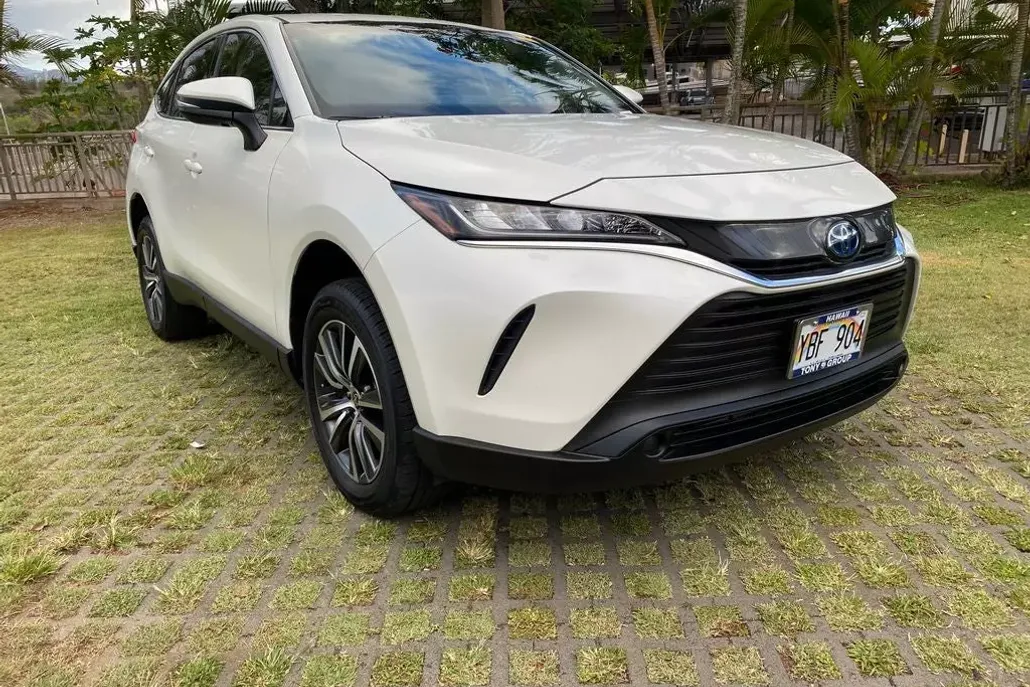 2022 Toyota Venza LE photo 1