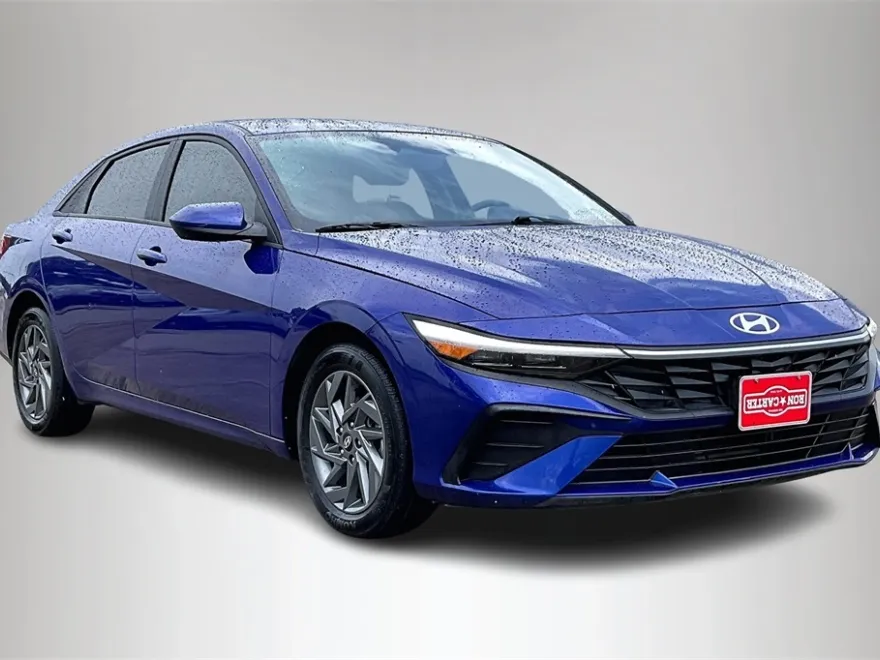 2024 Hyundai Elantra SEL photo 1