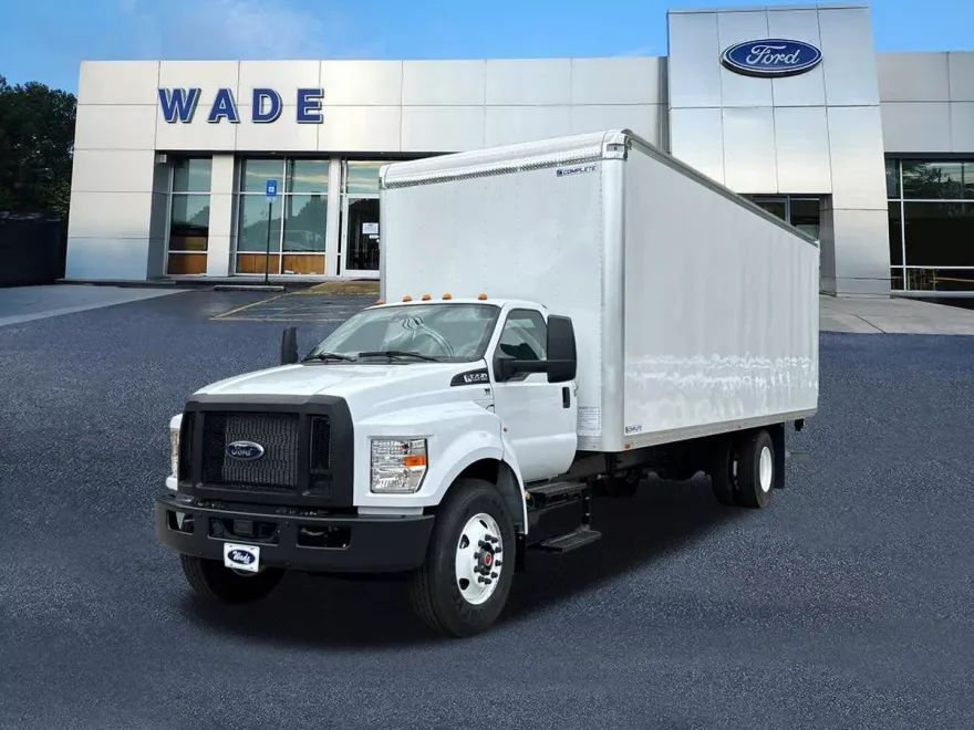 2025 Ford F-750 SuperCab photo 1