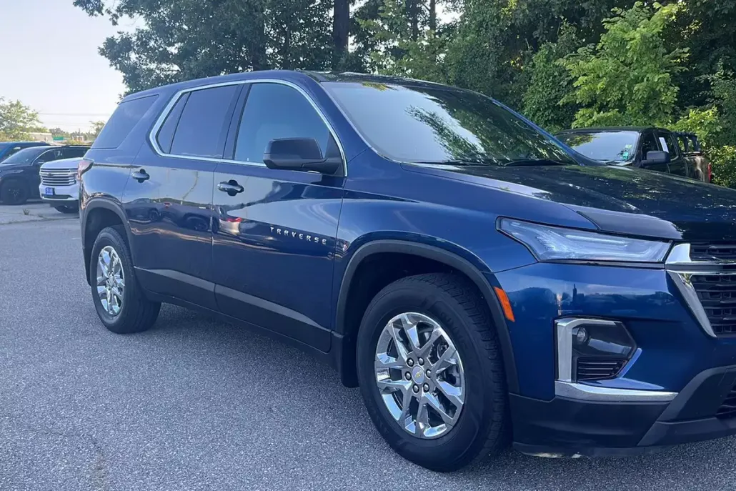 2022 Chevrolet Traverse LS photo 1