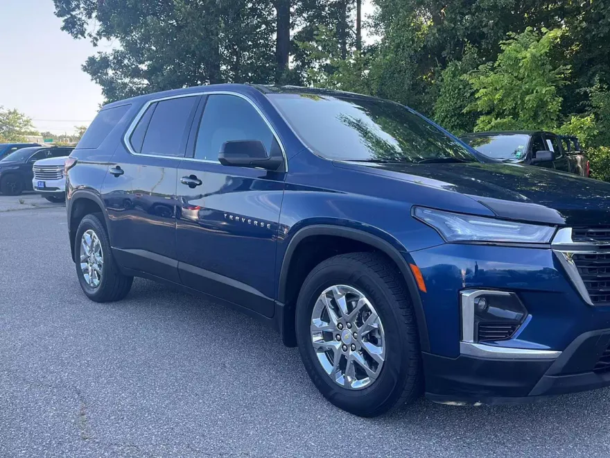 2022 Chevrolet Traverse LS photo 1
