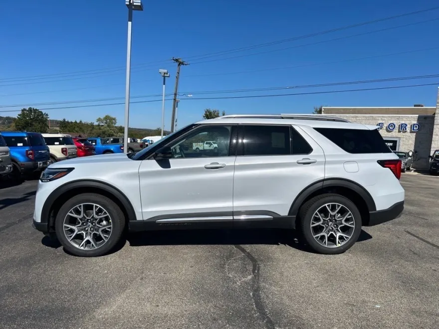 2025 Ford Explorer Platinum photo 1