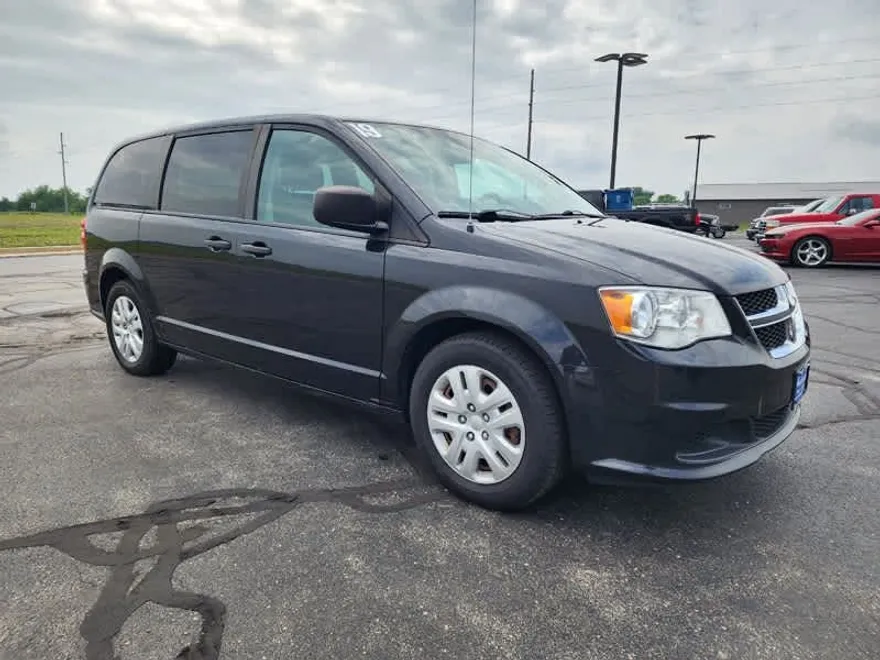 2019 Dodge Grand Caravan SE photo 2