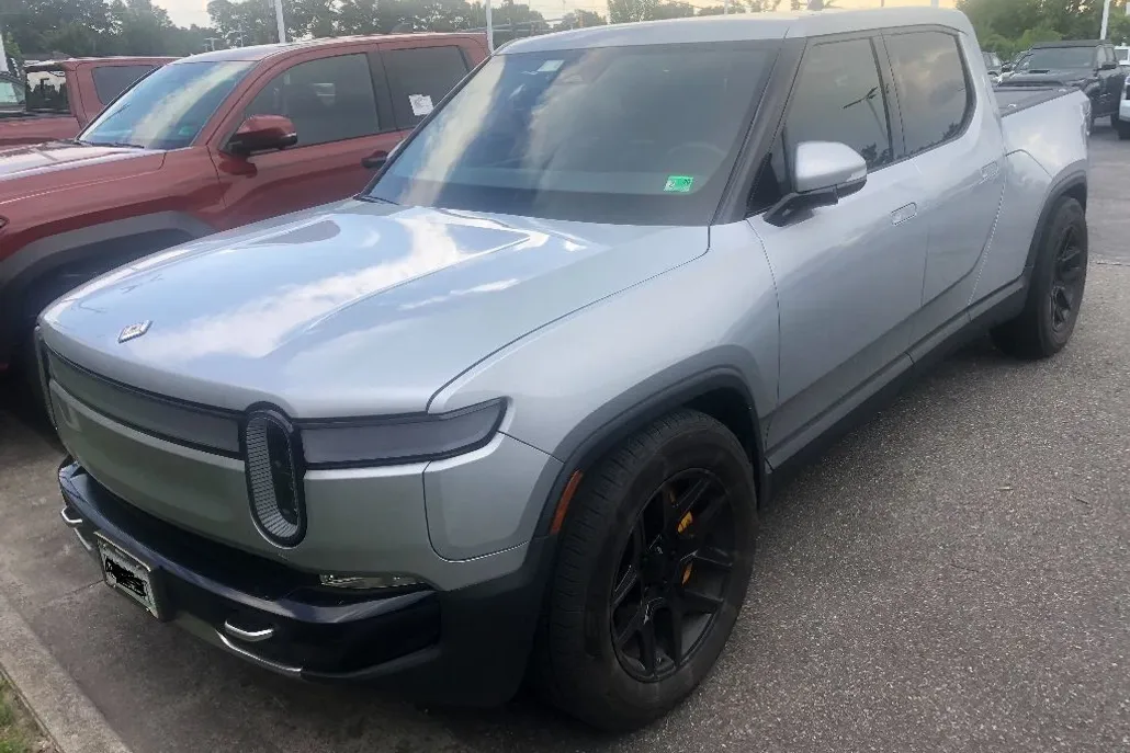 2023 Rivian R1T Adventure photo 1