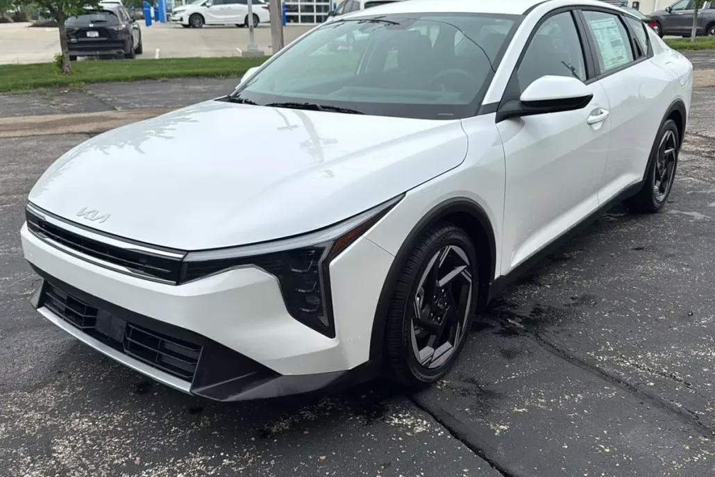 2025 Kia K4 EX photo 1