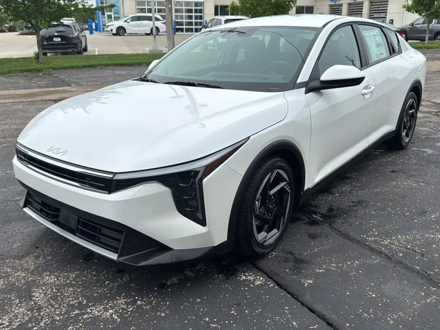 2025 Kia K4 EX photo 1