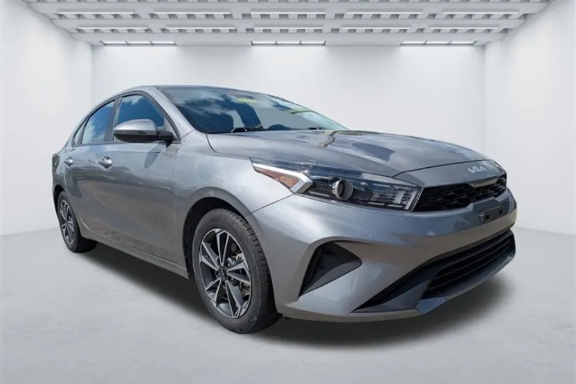 2023 Kia Forte LXS photo 1