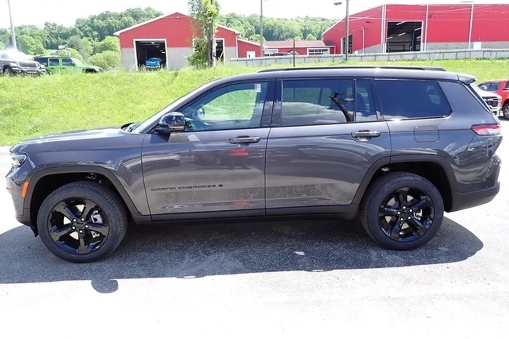 2025 Jeep Grand Cherokee Limited photo 1