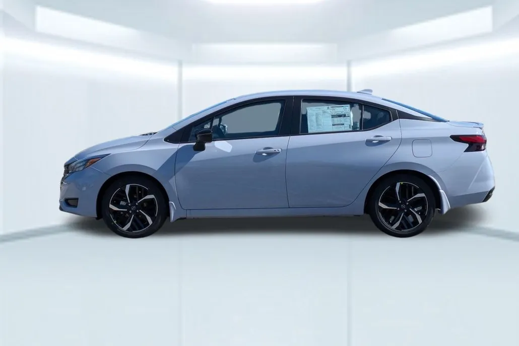 2025 Nissan Versa SR photo 1