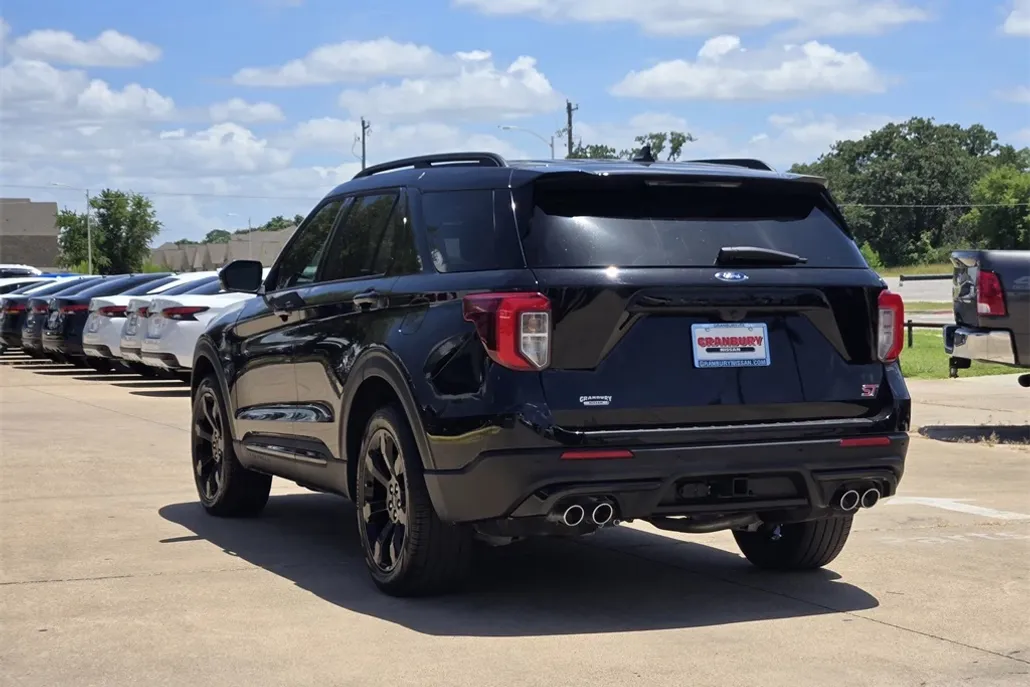 2024 Ford Explorer ST photo 1