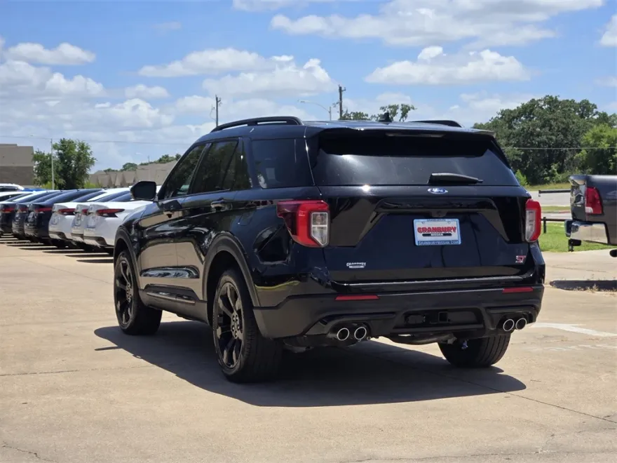 2024 Ford Explorer ST photo 1