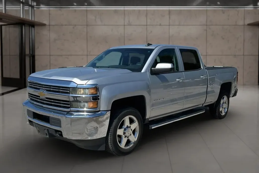 2015 Chevrolet Silverado LT photo 1