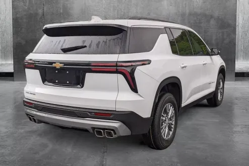 2025 Chevrolet Traverse photo 2