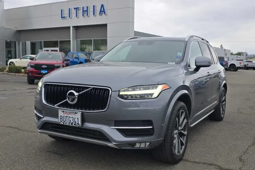 2018 Volvo XC90 Momentum photo 1