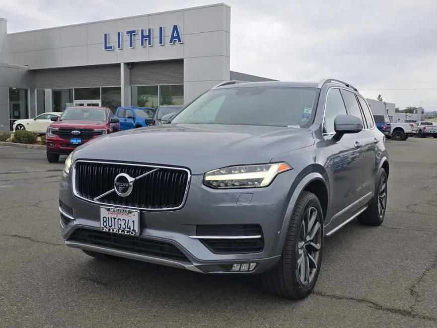 2018 Volvo XC90 Momentum photo 1