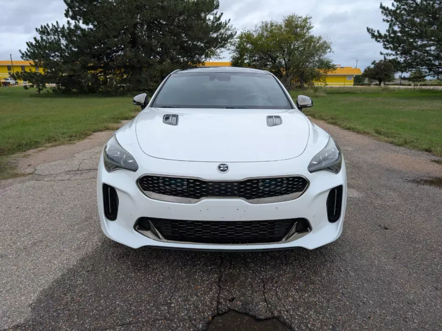2018 Kia Stinger GT2 photo 1