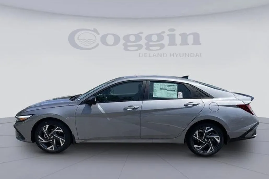 2025 Hyundai Elantra SEL Sport photo 1