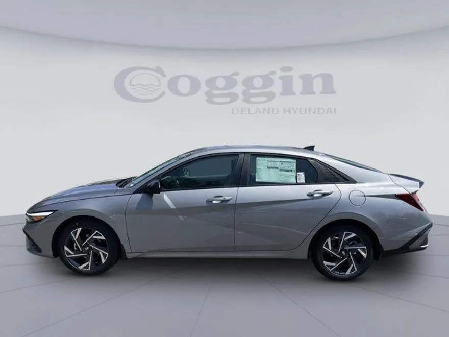 2025 Hyundai Elantra SEL Sport photo 1