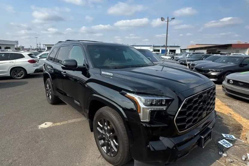 2024 Toyota Sequoia Platinum photo 1
