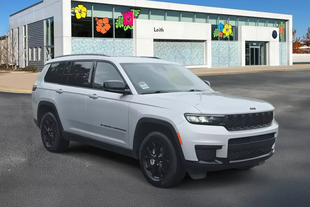 2024 Jeep Grand Cherokee Laredo Altitude photo 1