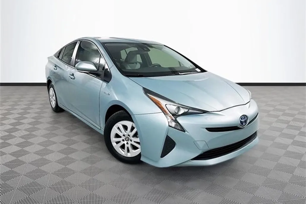 2017 Toyota Prius Two photo 1