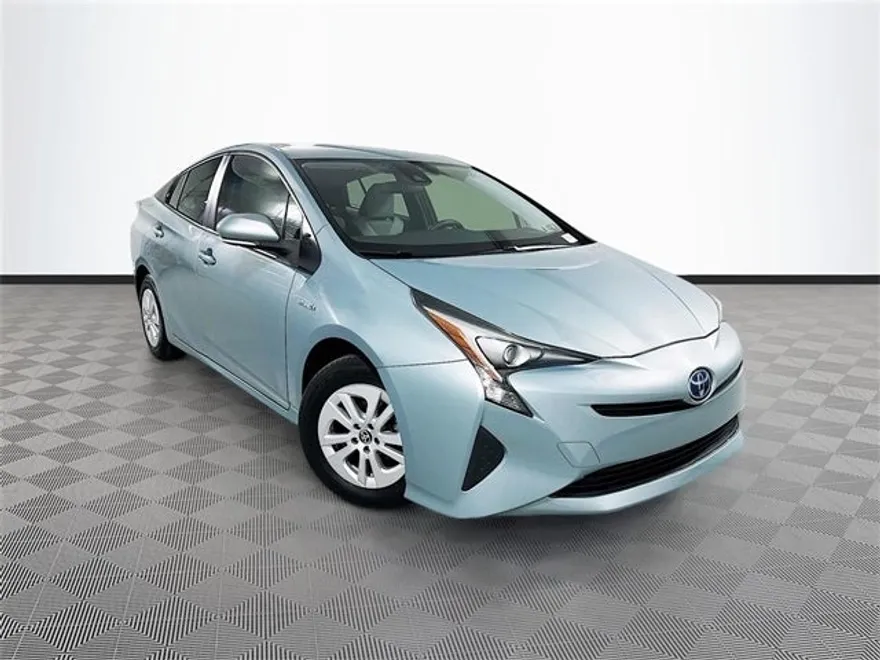 2017 Toyota Prius Two photo 1