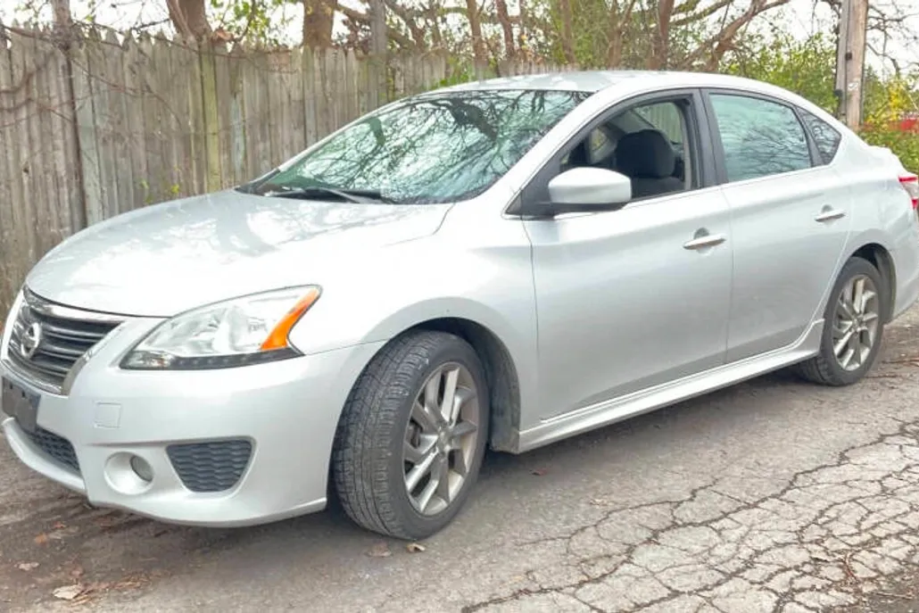 2013 Nissan Sentra SR photo 1