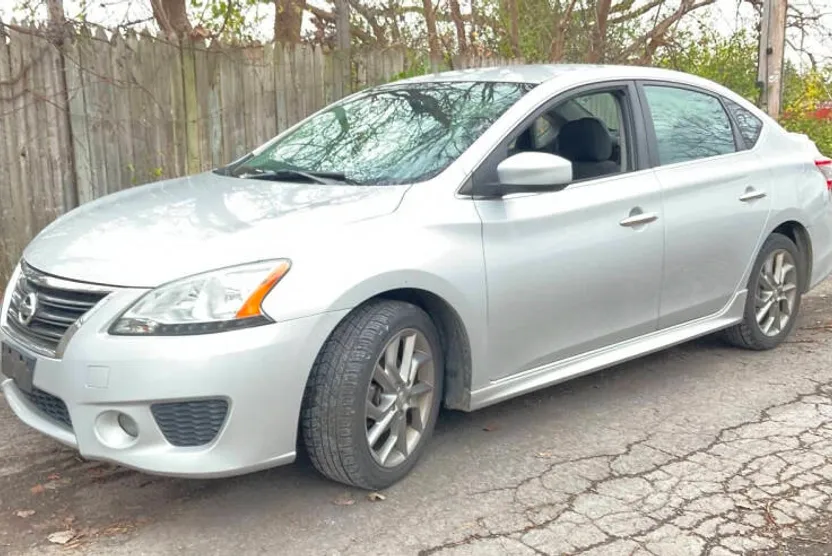 2013 Nissan Sentra SR photo 1